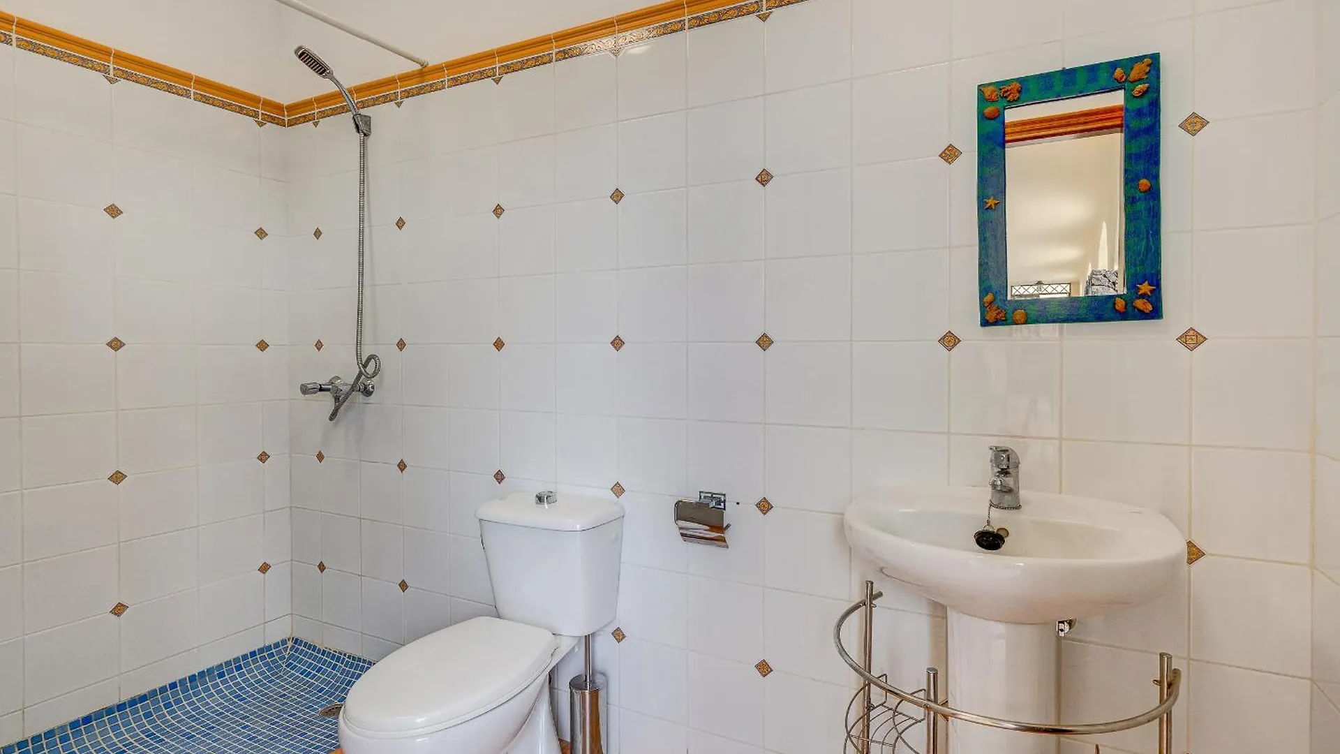Villa Natali ,Luxury 3-Levels Large Villa On Tenerife, Ocean View, Private Poo L& Barbecue Area Costa Adeje