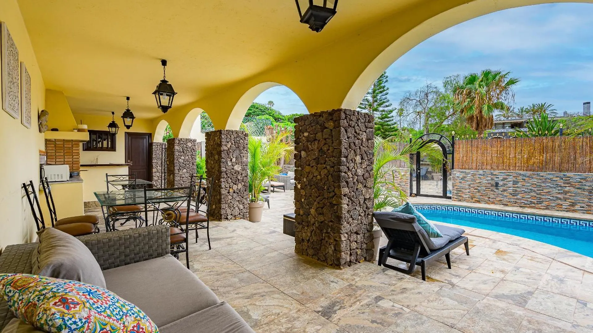 Villa Natali ,Luxury 3-Levels Large Villa On Tenerife, Ocean View, Private Poo L& Barbecue Area Costa Adeje